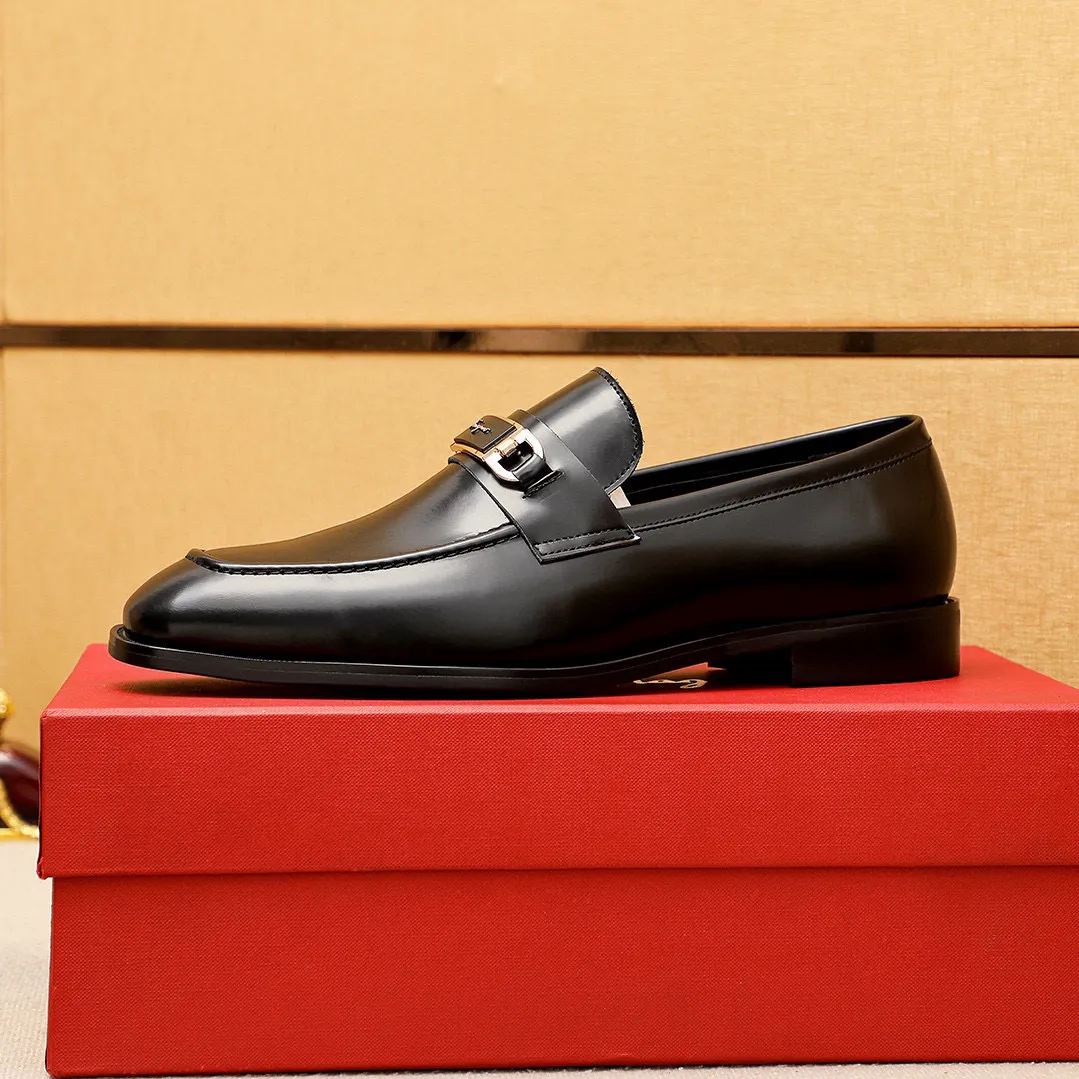 Men's shoes💰460💰 Product trademark: Ferragamo "Ferragamo" casual leather shoes Regular size: 38-44 (45🉑️customized) Product materials: Selected imported first-layer open-edge beaded cowhide leather upper + luxury hardware buckle, imported water-dyed cowhide leather lining. Strong three-dimensional visual effect, original outsole color: 1⃣️color optional